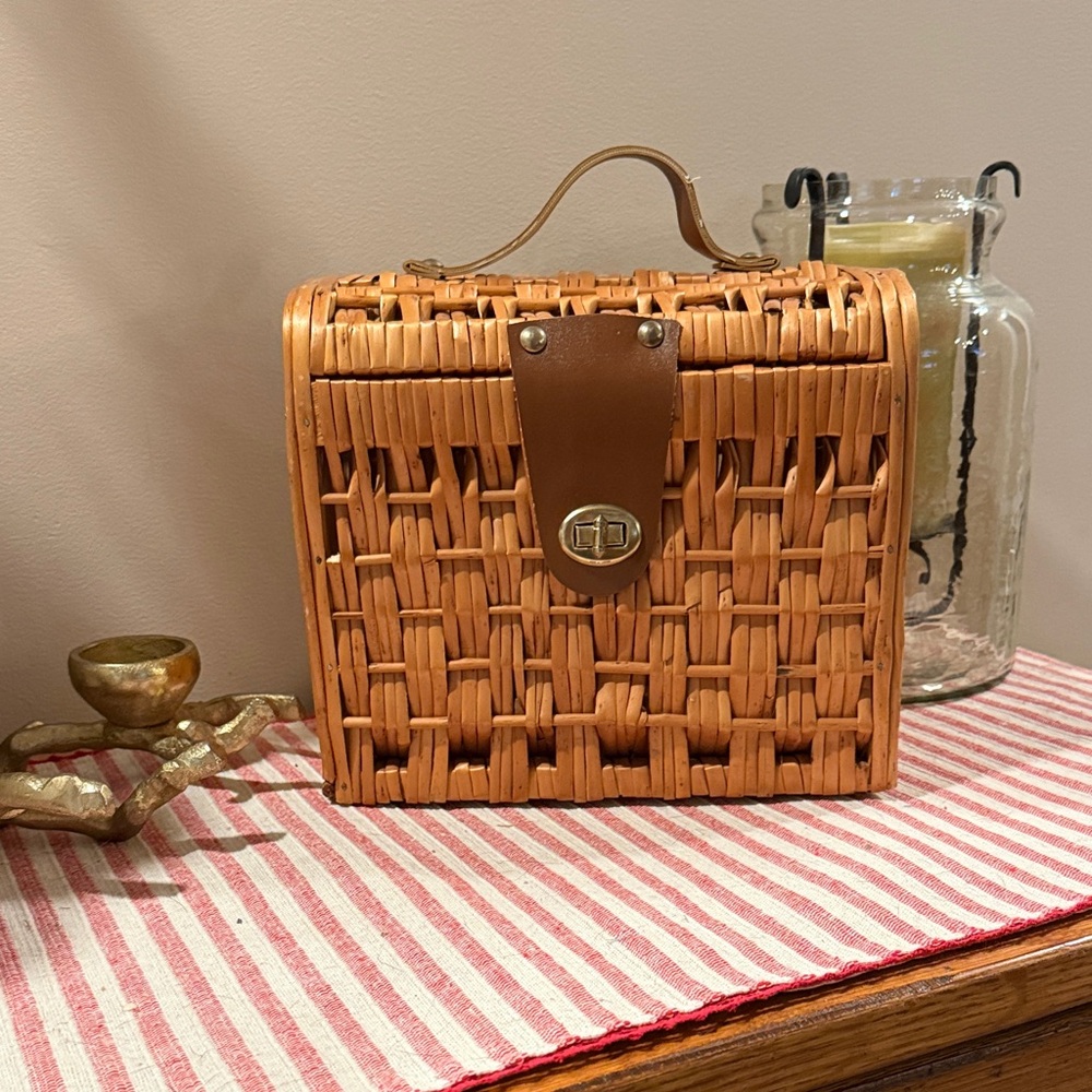Vintage Woven Wicker Style Handbag